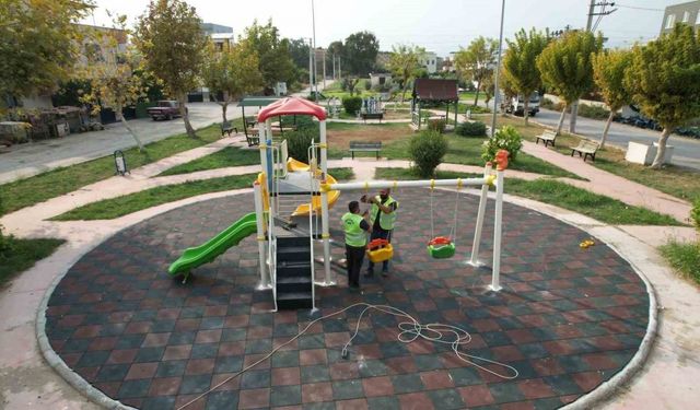Akdeniz’in parklarında yenileme çalışmaları devam ediyor