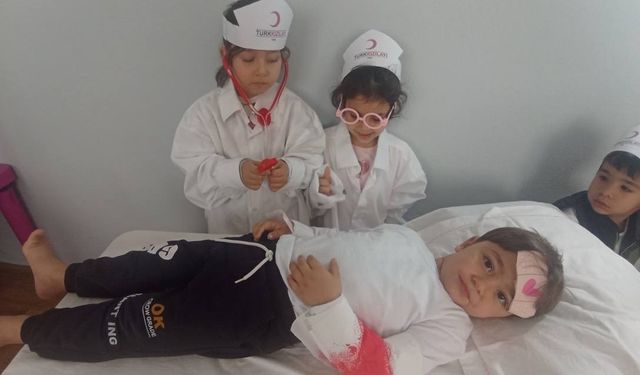 Anamur’da miniklerden ’Kızılay Haftası’ etkinliği