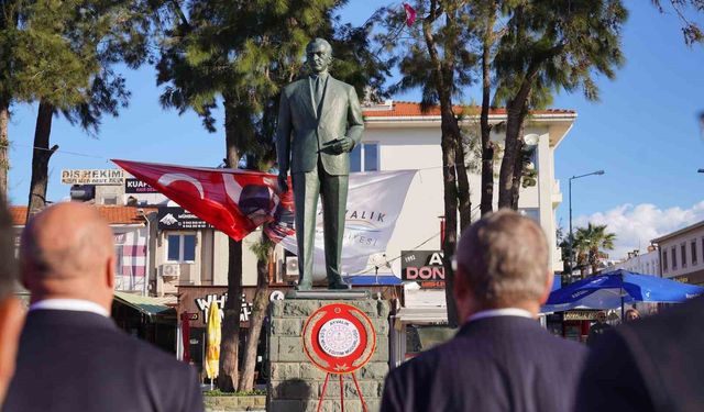 Ayvalık'ta öğretmenler günü coşkuyla kutlandı
