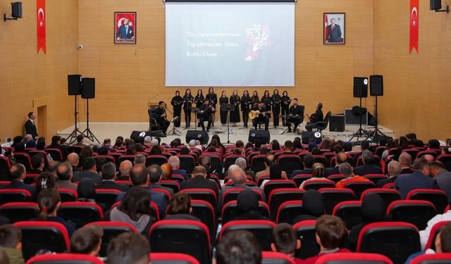 Bayburt'ta Öğretmenler Günü düzenlenen programla kutlandı