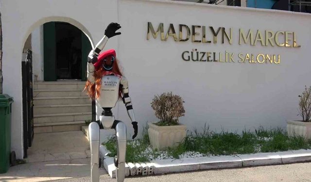 Bursa’da güzellik merkezine robot işçi mesaiye başladı