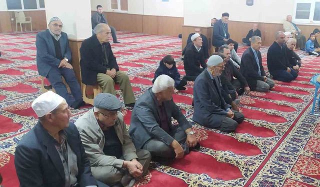 Cemaat Mutaflar Camii’nde vatandaşlar sabah namazında bir araya geldi