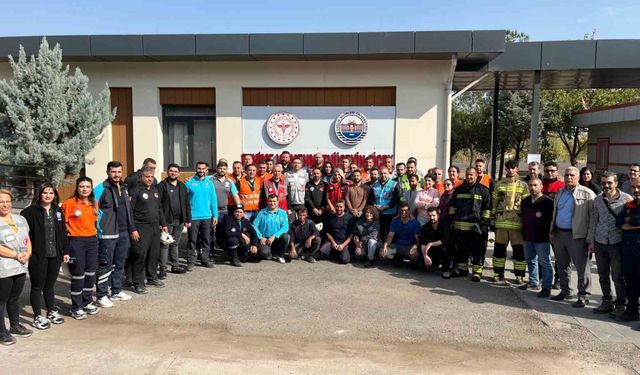Diyarbakır’da ekiplerin deprem tatbikatı gerçeği aratmadı