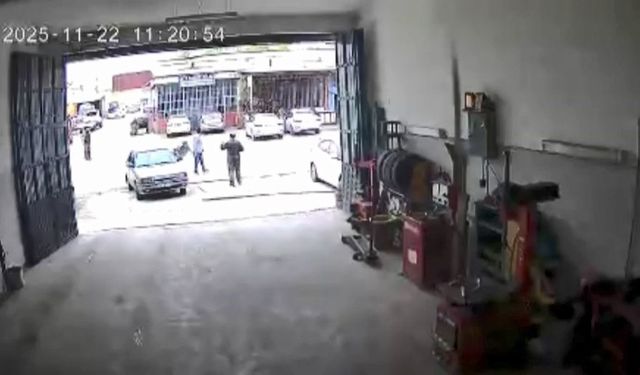 Elazığ’da motosiklet kazası güvenlik kamerasına yansıdı