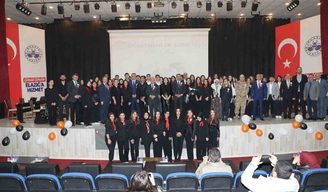 Elazığ'da Öğretmenler Günü kutlandı
