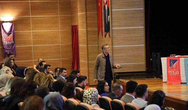 Eski Bakan Selçuk, Diyarbakır’da öğretmen ve velilerle buluştu