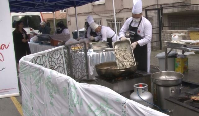 Eyüpsultan’da düzenlenen Hamsi Festivali’nde İhlas Vakfı’na ödül