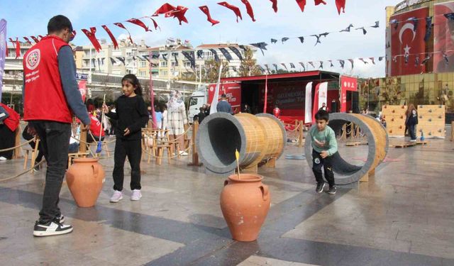 Geleneksel Oyun Tırı Aydınlılarla buluştu