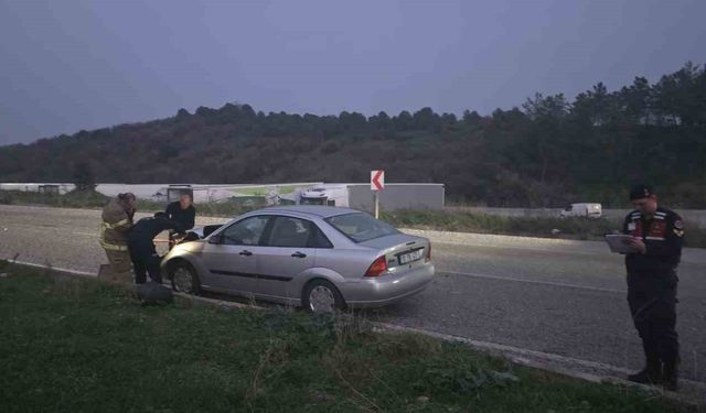 Gönen-Bandırma kara yolunda iki araç çarpıştı: 3 yaralı
