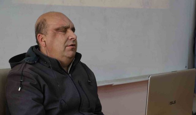 Göz teması olmasa da gönül bağı kurup öğretiyorlar