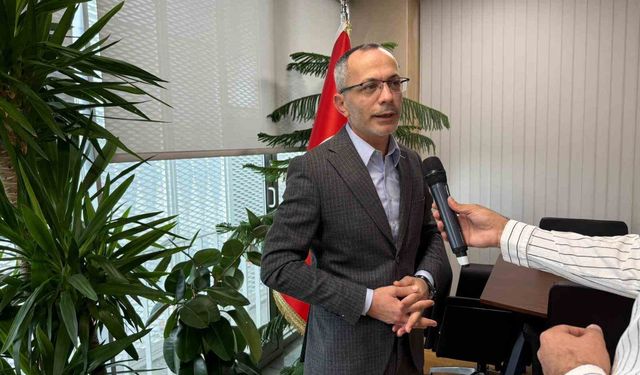 İBB hafriyat alanı ilan edilen Mavi Göl yolunu asfaltladı, meclis üyesi Zeki Koç tepki gösterdi