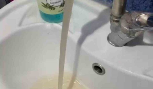 İstanbul’da musluklardan kirli su akmasına vatandaşlardan tepki