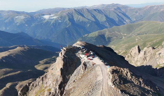 Kırklar Dağı Mescidi çıkan yangında kül oldu