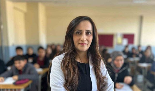 Koreceyi kendi çabasıyla öğrenen Vanlı öğretmen öğrencilerine ilham oluyor