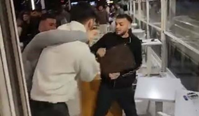 Mersin'de kafedeki kavgada yumruklar havada uçuştu