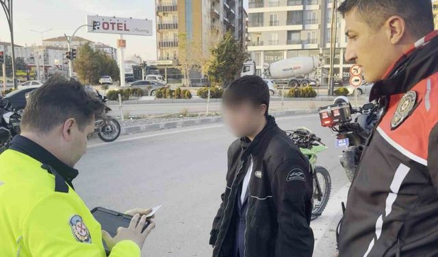Polisten kaçan 15 yaşındaki motosiklet sürücüsüne 45 bin 746 lira ceza