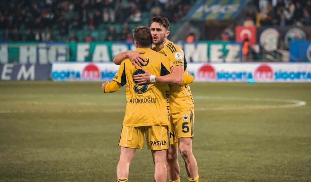 Trendyol Süper Lig: Çaykur Rizespor: 2 - Fenerbahçe: 5