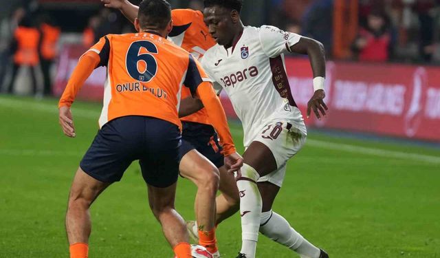 Trendyol Süper Lig: RAMS Başakşehir: 2 - Trabzonspor: 1 (İlk yarı)