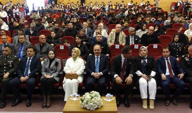 Yeni atanan öğretmenlere, Öğretmenler Günü'nde yemin töreni düzenlendi