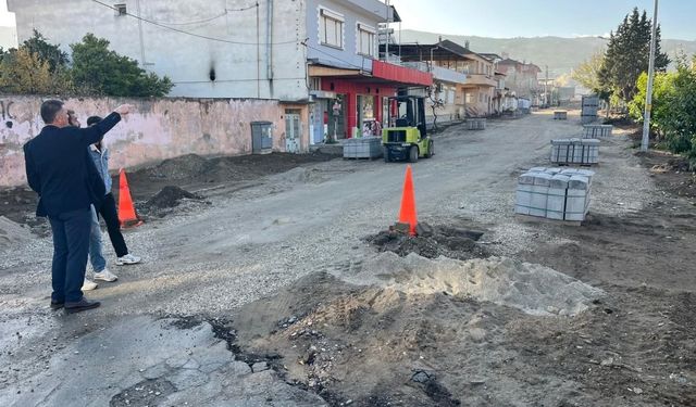 Yenipazar'da yol ve kaldırım çalışmaları sürüyor
