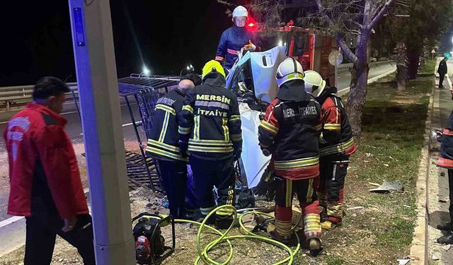 Kaza yapan araçta sıkışan sürücü itfaiye ekiplerince kurtarıldı
