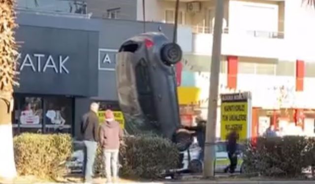 Otomobilin takla atıp ters döndüğü anlar kameraya yansıdı