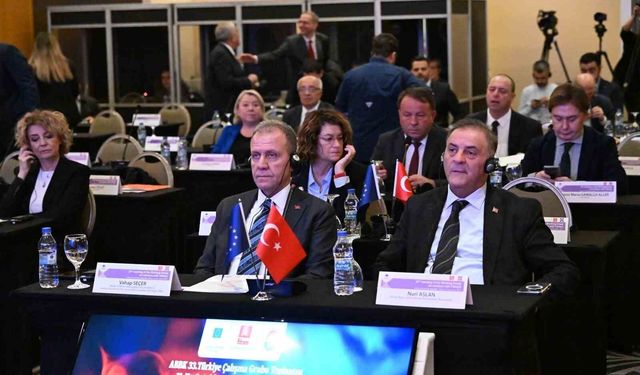 Seçer: 'Demokrasi bir miras değil, emek isteyen canlı bir süreçtir'