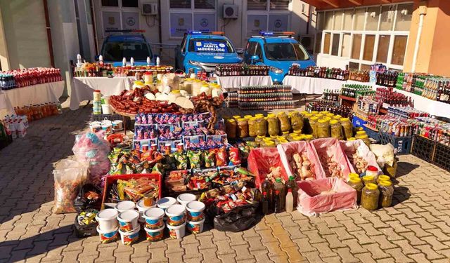 Tarsus'ta halk sağlığını tehdit eden on binlerce ürün toplatıldı