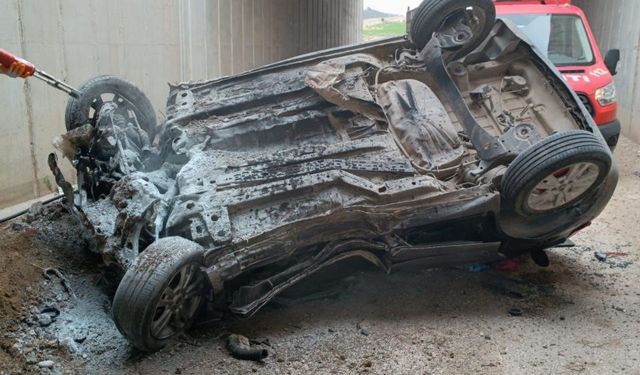 Araç otoyol köprüsünden düştü: 2 ölü, 3 yaralı