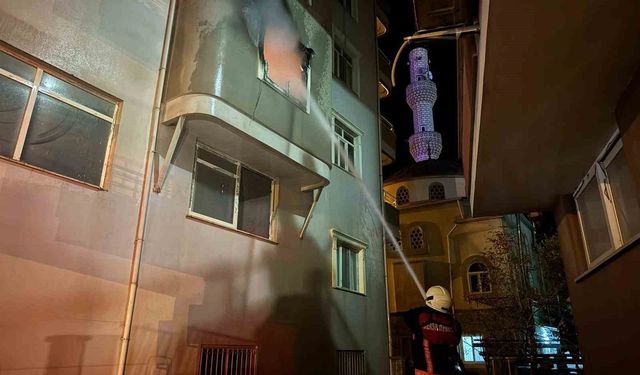 Elektrikli soba yangına neden oldu: Daire alev alev yandı