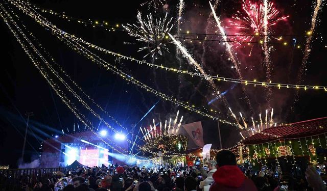 Mersin'de 2026 coşkusu sokaklara taştı