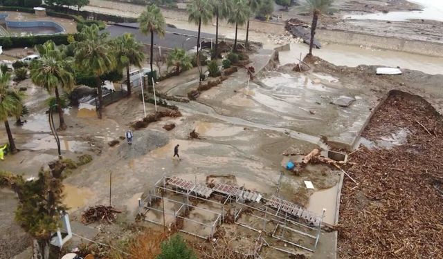 Mersin'de yıkılan köprü ve su basan sitelerin son durumu dronla görüntülendi