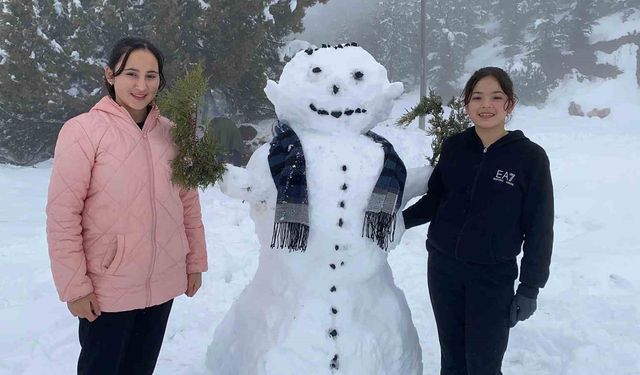 Mersin'in yüksek kesimlerinde kar sevinci