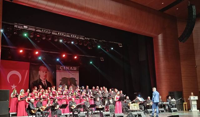 Mersin’de Tarihi Türkü Gecesi : Coşku Salonlara Sığmadı