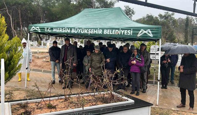 Mersin'de hayatını kaybeden keman sanatçısı Laçin Akyol, mezarı başında anıldı