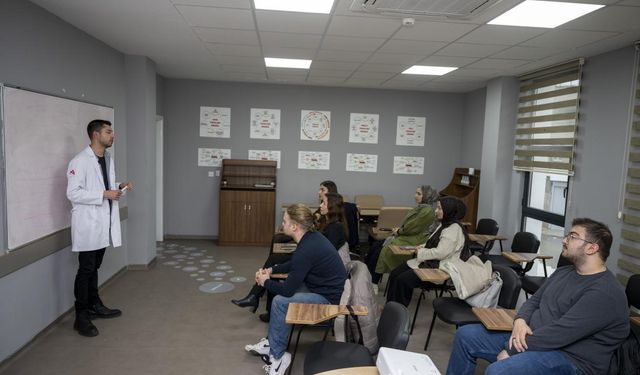 Mersin'de MERCEK kurslarıyla turizm sektörüne nitelikli personel yetiştiriliyor