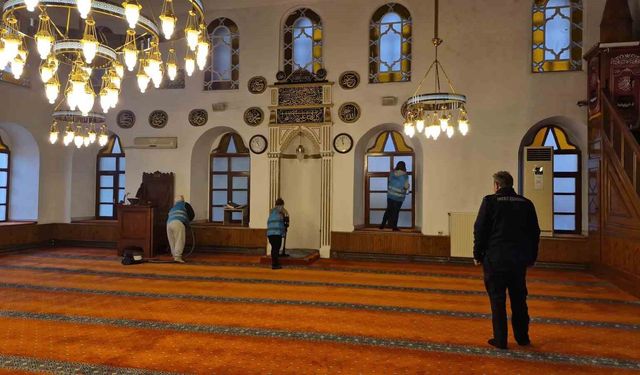 Bartın'da camiler kadın hükümlüler tarafından temizleniyor