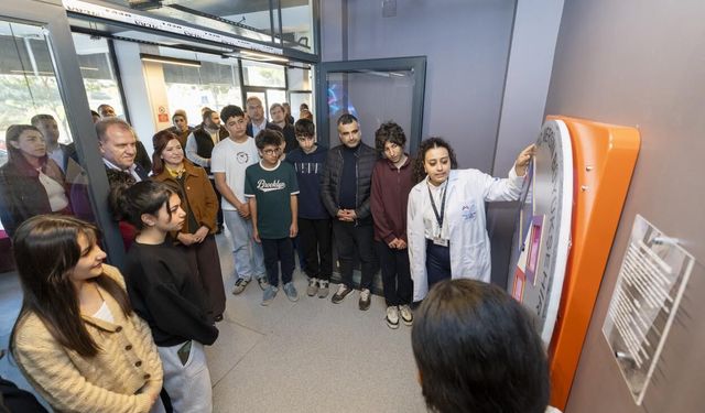 Başkan Seçer: 'Aratos Matematik Evi, öğrencilerimiz için son derece güzel bir bilim atölyesi'