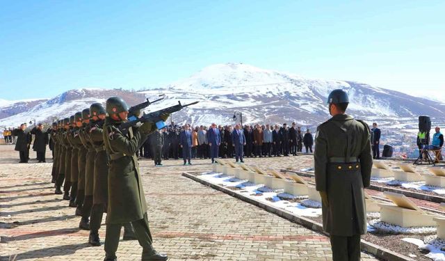 Bayburt'ta Çanakkale Zaferi'nin 111. yılı ve 18 Mart Şehitleri Anma Günü dolayısıyla tören düzenlendi