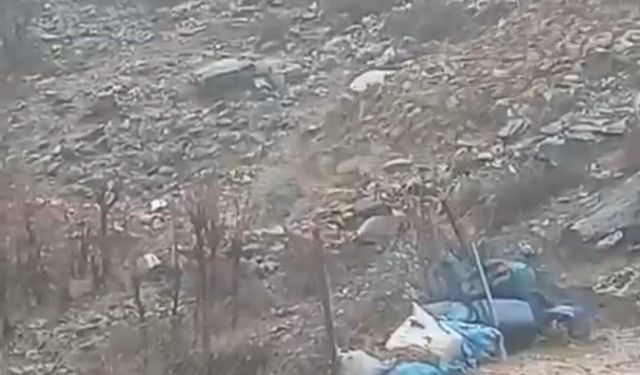 Bitlis'te heyelan köy yolunu kapattı