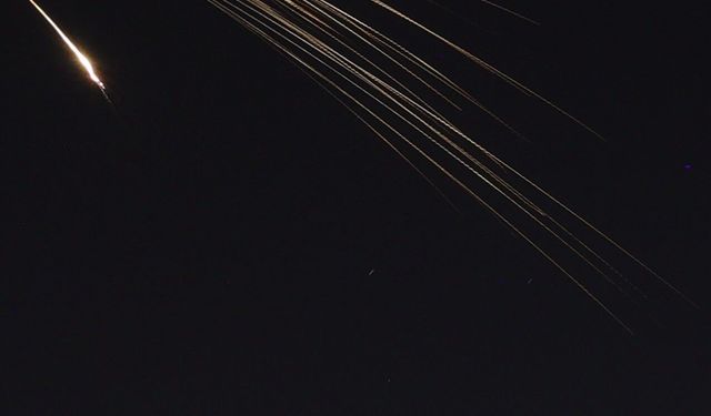 İran'dan İsrail'e yeni füze saldırıları: En az 2 kişi hayatını kaybetti