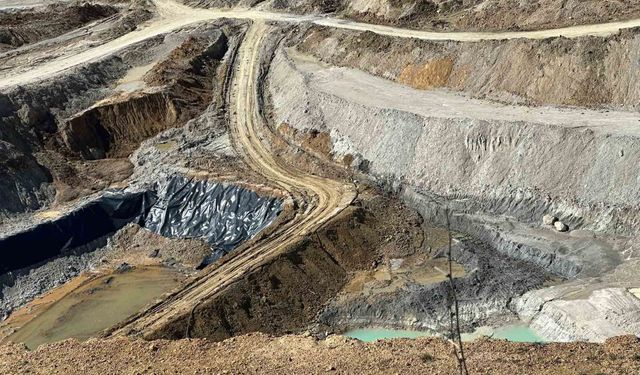 Maden ocağının atıkları suya ve toprağa karışmaya devam ediyor