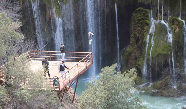 Mersin'in saklı cenneti Yerköprü Şelalesi ziyaretçileri hayran bırakıyor