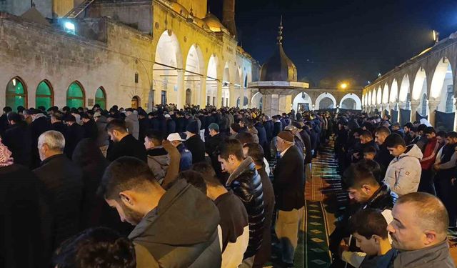 Peygamberler şehrinde Kadir Gecesi coşkusu