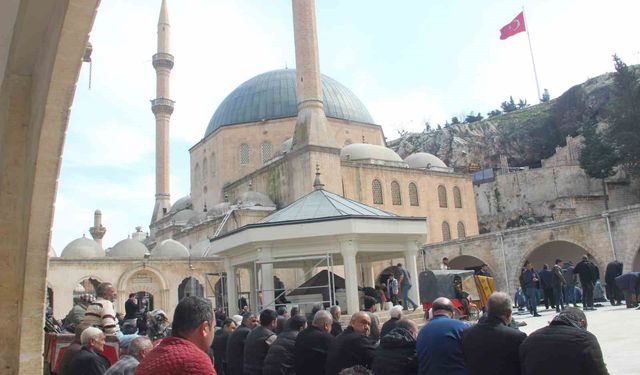 Şanlıurfa'daki Halil-ür Rahman Camii asırlara meydan okuyor