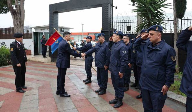Şener, bayramda görev başındakileri ve şehit ailelerini unutmadı