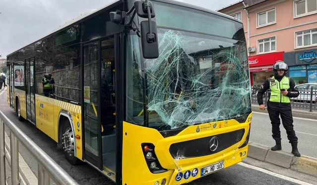 Üsküdar'da iki İETT otobüsü çarpıştı