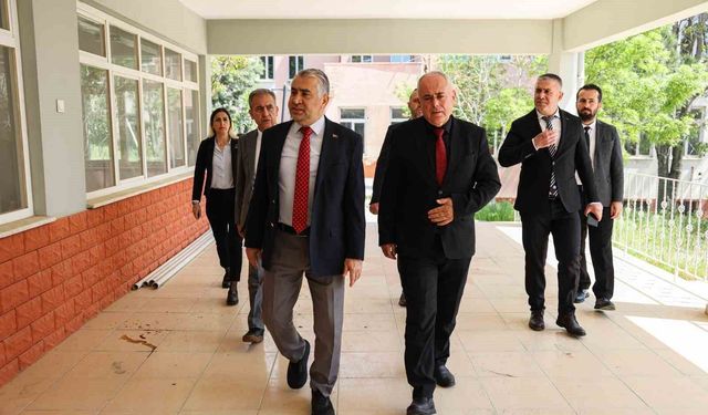 ADÜ Rektörü Kent, BAP ve ADÜZEM'in yeni yerlerinde incelemelerde bulundu