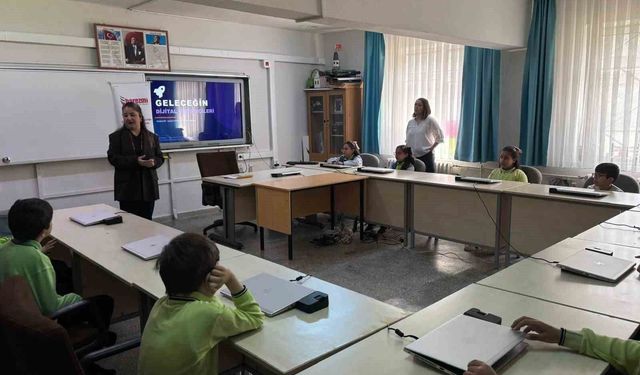 Anadolu Üniversitesi'nden Oklubalı Sabri Kahvecioğlu İlkokulu'nda girişimcilik eğitimi