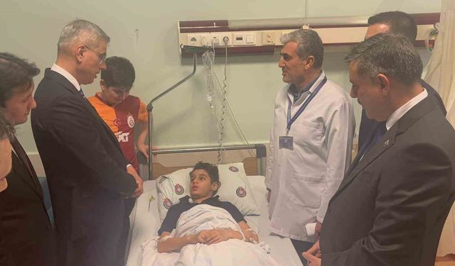 Bakanlar yaralı öğrencileri ziyaret etti